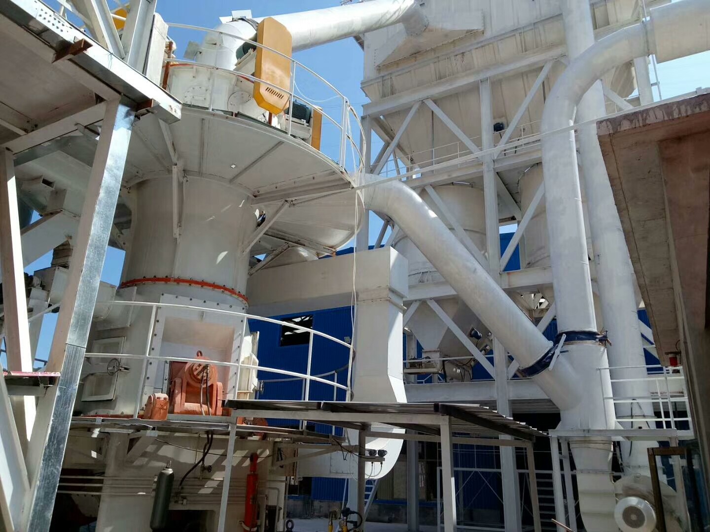 HLMX氧化鈣立磨,氧化鈣磨粉機(jī),超細(xì)立磨 HLMX氧化鈣立磨,氧化鈣磨粉機(jī),超細(xì)立磨