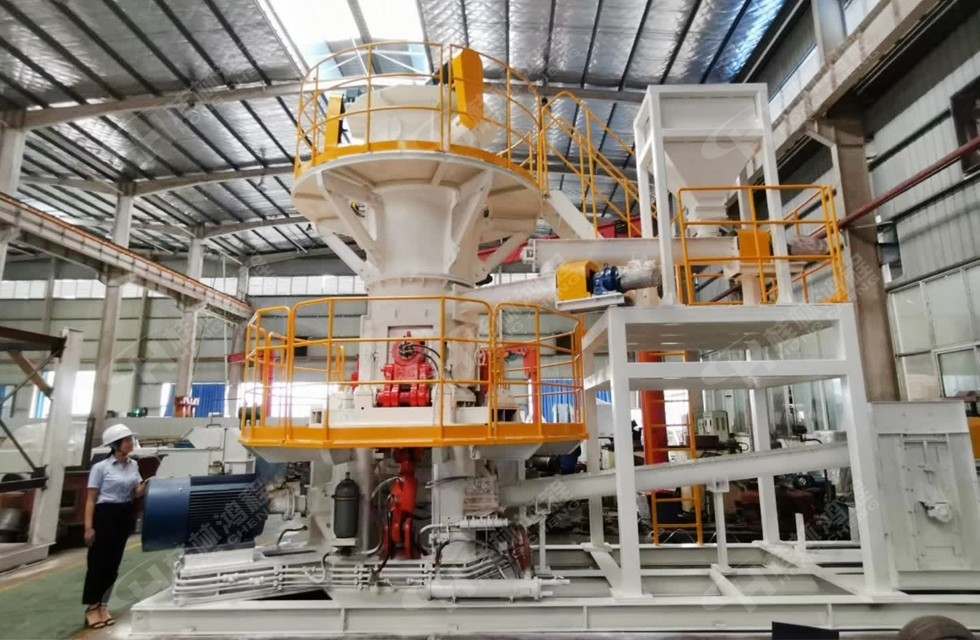 重晶石粉是怎

么生產的?用磨粉機桂林鴻程桂林鴻程新款HLMX600小型超細立式磨粉機整機預裝待發