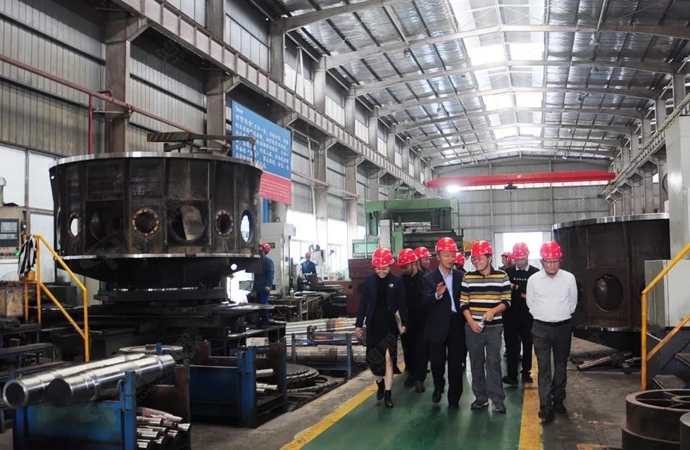 桂林鴻程容北國副董事長(zhǎng)引領(lǐng)業(yè)協(xié)會(huì)一行參觀