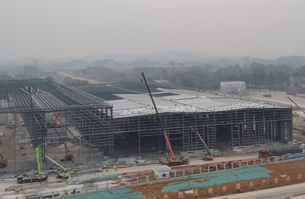 桂林鴻程礦山投資兩江寶山工程進度，2022年1月4日桂林鴻程礦山機械寶山工業(yè)園車間封頂大吉。